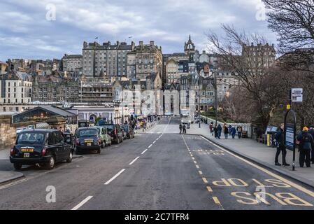 Waverley Bridge von der Princess Street in Edinburgh, der Hauptstadt Schottlands, Teil von Großbritannien Stockfoto