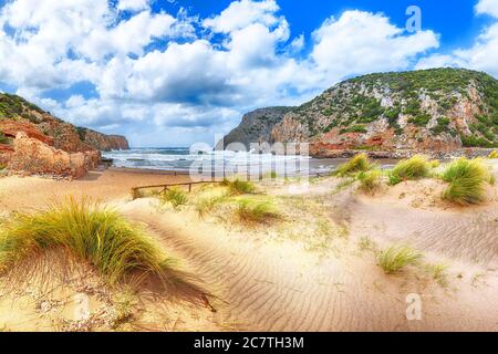 Reizvolle Aussicht auf den Strand Cala Domestica mit herrlichen Sanddünen. Lage: Buggerru, Süd-Sardinien, Italien Europa Stockfoto