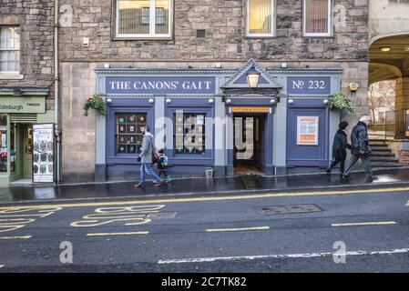 Canons Gait Pub in der Canongate Street, Teil der Royal Mile in Edinburgh, der Hauptstadt Schottlands, Teil des Vereinigten Königreichs Stockfoto