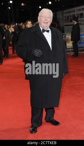 Richard Griffiths besucht die Royal Film Performance von Hugo in 3D, Odeon Leicester Square, London. 28. November 2011 © Paul Treadway Stockfoto