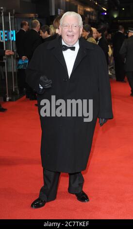 Richard Griffiths besucht die Royal Film Performance von Hugo in 3D, Odeon Leicester Square, London. 28. November 2011 © Paul Treadway Stockfoto