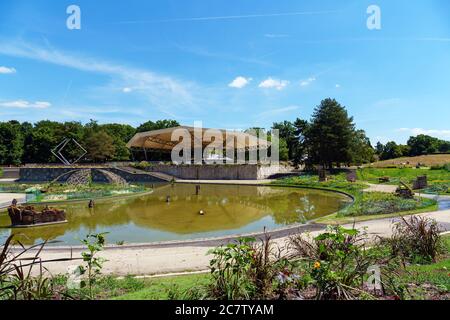 Wasserspiegel im Parc Floral de Paris im Bois de Vincennes - Paris, Frankreich Stockfoto