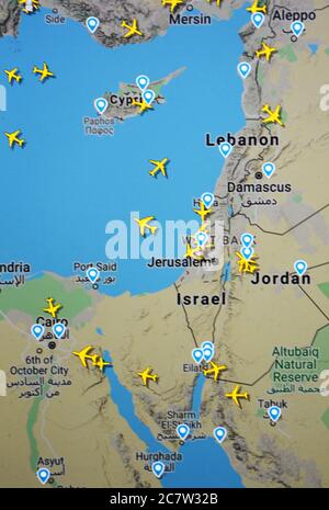 Flugverkehr über Ägypten, Israel, Jordanien, Libanon Syrien, Zypern, Türkei (19. juli 2020, UTC 15.42) im Internet mit Flightradar 24 Website Stockfoto