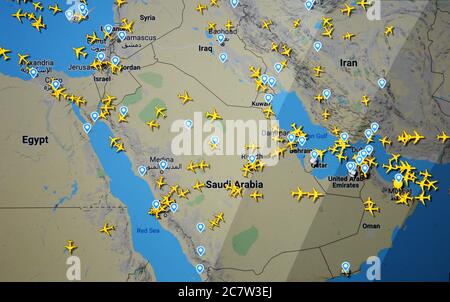 Flugverkehr über Ägypten, Israel, Jordanien, Libanon Syrien, Irak, Iran, Kuwait, VAE, Oman (19. juli 2020, UTC 15.42) im Internet mit Flightradar 24 Stockfoto