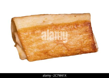 Pfannkuchen gefüllt mit Thunfisch isoliert auf weißem Hintergrund Stockfoto