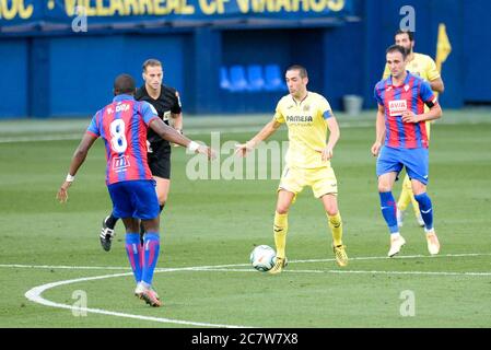 FUSSBALL - VILLARREAL VS EIBAR Bruno Soriano, Diop in Aktion während der spanischen Liga, La Liga, Fußballspiel zwischen Villarreal und Eibar am 19. juli 2020 im Ceramica Stadion in Castellon, Spanien. Foto: Xisco Navarro Quelle: CORDON PRESS/Alamy Live News Stockfoto