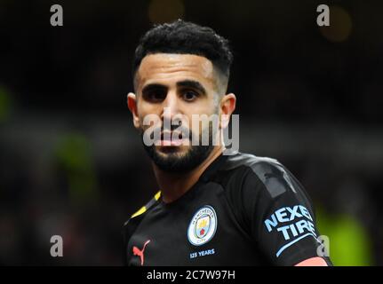 LONDON, ENGLAND - 2. FEBRUAR 2020: Riyad Mahrez aus der Stadt, aufgenommen während des Premier League-Spiels 2019/20 zwischen Tottenham Hotspur und Manchester City im Tottenham Hotspur Stadium. Stockfoto