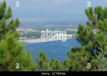 Bucht von Cannes vom Aiguille Park Stockfoto