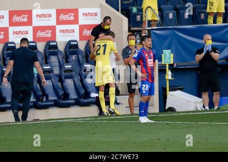 FUSSBALL - VILLARREAL VS EIBAR Santi Cazorla, Bruno Soriano in Aktion während der spanischen Liga, La Liga, Fußballspiel zwischen Villarreal und Eibar am 19. juli 2020 im Ceramica Stadion in Castellon, Spanien. Foto: Xisco Navarro Quelle: CORDON PRESS/Alamy Live News Stockfoto