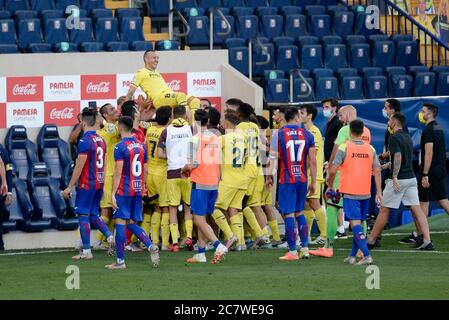 FUSSBALL - VILLARREAL VS EIBAR Santi Cazorla, Bruno Soriano in Aktion während der spanischen Liga, La Liga, Fußballspiel zwischen Villarreal und Eibar am 19. juli 2020 im Ceramica Stadion in Castellon, Spanien. Foto: Xisco Navarro Quelle: CORDON PRESS/Alamy Live News Stockfoto