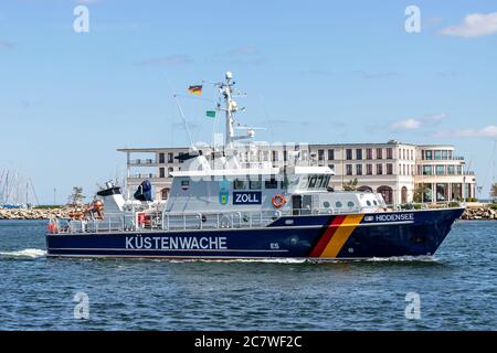 Deutsches Zollboot HIDDENSEE Rückflug Rostock Stockfoto