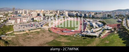 Split, Kroatien - August 19 2019: Eine Luftaufnahme des Stadions Park Mladeži Stadion, Leichtathletik-Strecke und Heimat des RNK Split Fußballverein. Stockfoto