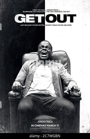 Get Out (2017) Regie: Jordan Peele mit Daniel Kaluuya, Allison Williams, Bradley Whitford und Catherine Keener. Ein afroamerikanischer Mann bleibt bei seiner weißen Freundinnen Familie, wenn die Dinge sich entscheiden unbeholfen. Stockfoto