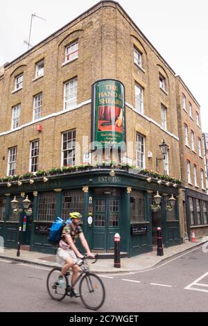 Die Hand und Scheren Public House auf Middle Street, Smithfield, London, EC1, UK Stockfoto