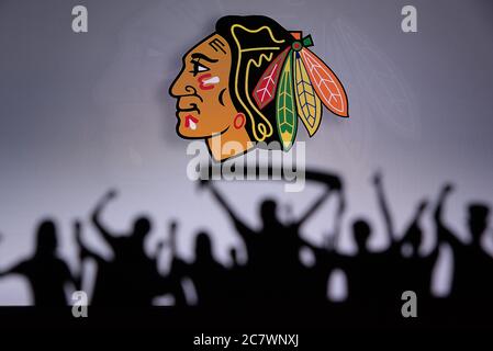 TORONTO, KANADA, 17. JULI: Chicago BlackhawksFans Silhouette. Crowd feiert und unterstützt das NHL Hockey Team. Sport Foto, bearbeiten Raum Stockfoto