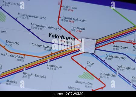 Yokohama Station auf Tokyo U-Bahn-Karte auf Smartphone-Bildschirm. Stockfoto