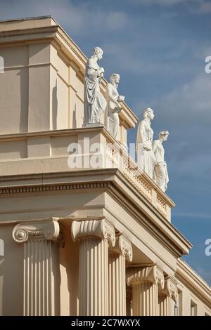 Statuen Detail der Cumberland Terrasse eine der neoklassischen Terrassen im Regent's Park, London, entworfen von John Nash und verändert von Decimus Burton. Stockfoto