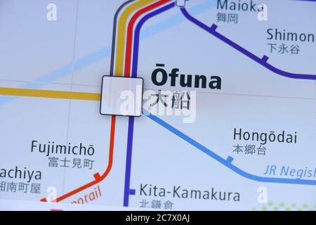 Ofuna Station auf Tokyo U-Bahn-Karte auf Smartphone-Bildschirm. Stockfoto