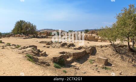 Die Telamonen des Zeustempel im Tal der Tempel in Agrigento, Sizilien, Italien Stockfoto
