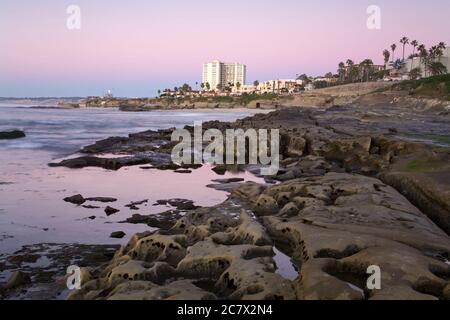 Küstenlinie bei Sonnenuntergang, La Jolla, San Diego County, Kalifornien, USA Stockfoto