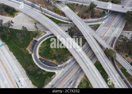 Luftaufnahme eines Komplexes Los Angeles Autobahnkreuz von interstate 5 und 10 und California Highway 101 Stockfoto