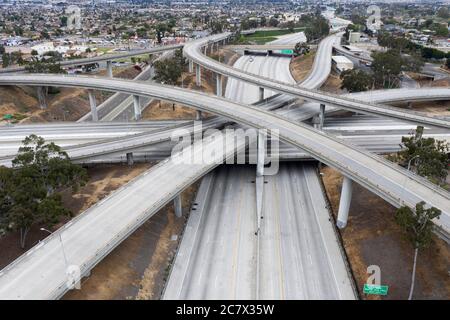 Leerer Autobahnkreuz 60 und 710 während des Coronavirus-Ausbruchs in Los Angeles Stockfoto