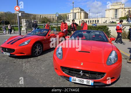 Ferrari Cabriolets vor dem Trocadero, Paris FR Stockfoto