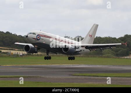 15003, ein Airbus CC-150 Polaris, der von der Royal Canadian Air Force am Prestwick International Airport in Ayrshire betrieben wird. Stockfoto