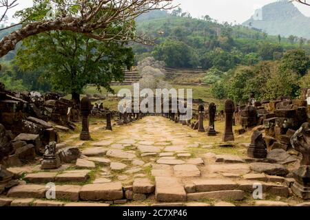 Szenische Aufnahme des Khmer Hindu-Tempelkomplexes Wat Phu (VAT Phou) in Laos Stockfoto