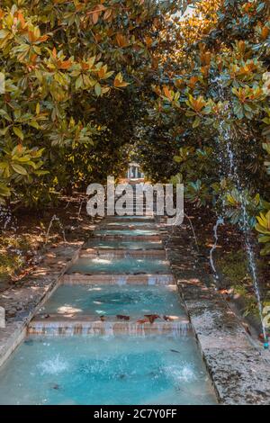 Schöne Brunnen der Jardins de Joan Maragall in Barcelona, Spanien Stockfoto