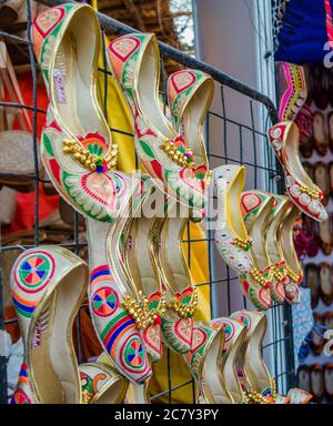 Handgemachte Punjabi Jutti von Surajkund Handwerksmesse Stockfoto