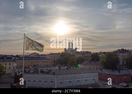 Helsinki, Uusimaa, Finnland. Juli 20, 2020. Panorama von Helsinki am Abend, Blick auf die Kathedrale, die Weiße Kirche. Hochwertige Fotos Stockfoto