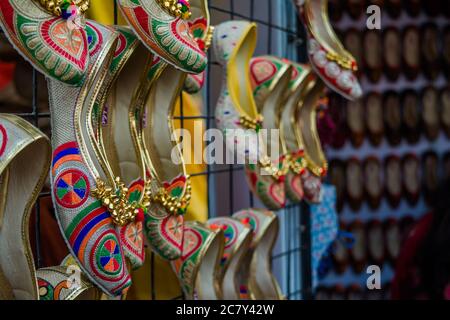 Handgemachte Punjabi Jutti von Surajkund Handwerksmesse Stockfoto