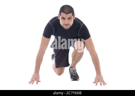 Schöner bärtiger arabischer Mann in Sportkleidung bereit, isoliert auf weißem Hintergrund zu laufen Stockfoto