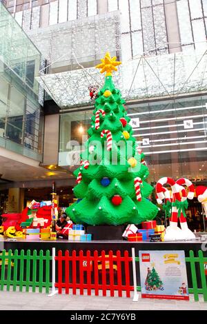 Der LEGO Weihnachtsbaum vor Westfield Sydney an der Ecke Pitt Street und Market Street ist der größte in der südlichen Hemisphäre. Stockfoto