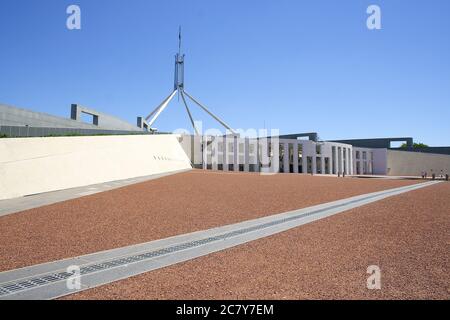 CANBERRA, AUSTRALIEN - 8. NOVEMBER 2009: Das Parliament House ist der Treffpunkt des australischen Parlaments in Canberra. Es wurde am 9. Eröffnet Stockfoto