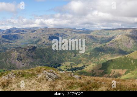 Blick auf die zentralen Seenlandschaft Fells von Stone Arthur, einem prominenten Felsen und Aussichtspunkt über Grasmere Stockfoto