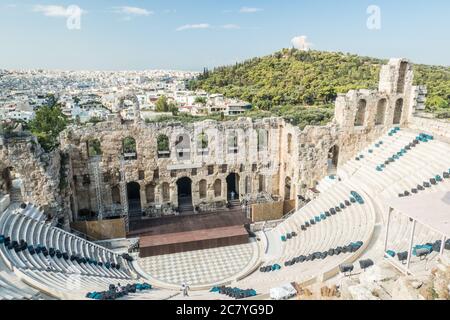 Das Odeon des Herodes Atticus aka Amphitheater von Herodeion von der Akropolis in Athen, Griechenland aus gesehen. Stockfoto