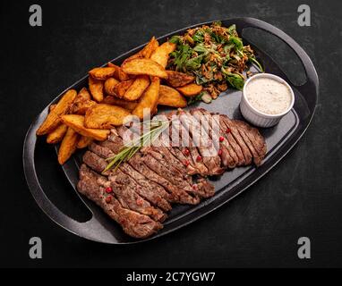 Rindersteak in Scheiben vom Grill Stockfoto