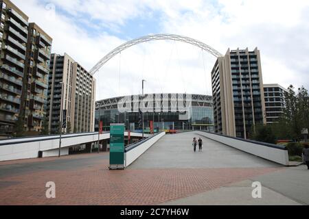 Wembley, Großbritannien. Juli 2020. Wembley Way ist sehr ruhig vor dem Halbfinale des Emirates FA Cup Chelsea gegen Manchester United, im Wembley Stadium, London, UK am 19. Juli 2020. Das Spiel wird hinter verschlossenen Türen gespielt, wegen der aktuellen COVID-19 Coronavirus-Pandemie und der staatlichen sozialen Distanzierungs-/Sperrbeschränkungen. Kredit: Paul Marriott/Alamy Live Nachrichten Stockfoto