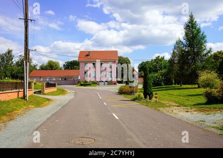 Dorf Bretagne ist eine Gemeinde im Département Territoire de Belfort in Bourgogne-Franche-Comté im Nordosten Frankreichs. Stockfoto