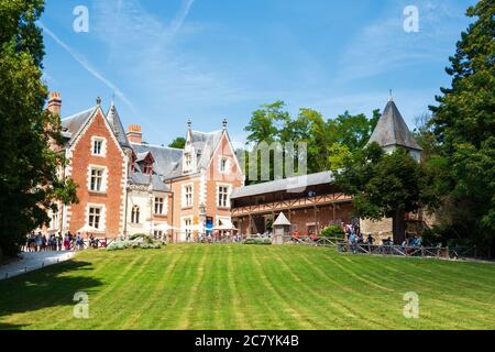 AMBOISE, FRANKREICH - 16. JULI 2018: Touristen besuchen Schloss Clos Luce, wo Leonardo da Vinci lebte in den letzten Jahren des Lebens. Stockfoto