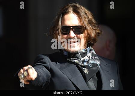 Schauspieler Johnny Depp kommt zum High Court in London, um in seinem Verleumdungsverfahren gegen die Herausgeber von The Sun und dessen Chefredakteur Dan Wootton zu verhören. Stockfoto