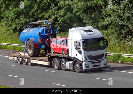 Iveco Stralis As440S46Tx/P S-A; Autotransporter, Autotransporter; LKW-LKW für schwere Massenguttransporte, Transport, Transport, Abholung und Lieferung, LKW, Spezialfracht, Fahrzeug, Lieferung, Transport, Industrie, Fracht auf der Autobahn M6. Stockfoto