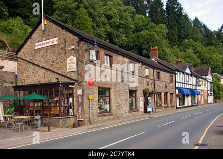 Hauptstraße (A466), Tintern, Monmouthshire, Wales. Stockfoto