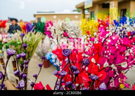 Bunte Papierblumen von Surajkund Handwerksmesse Stockfoto