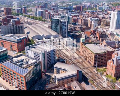 Mai 2020, Großbritannien: Leeds Bahnhof - Drohne, Luftaufnahme. West Yorkshire. Stockfoto