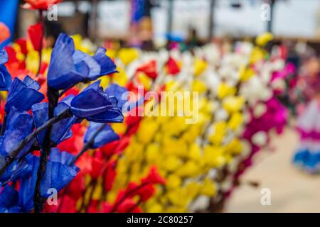 Bunte Papierblumen von Surajkund Handwerksmesse Stockfoto