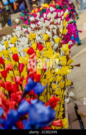 Bunte Papierblumen von Surajkund Handwerksmesse Stockfoto