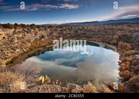 Montezuma Brunnen, natürliches Kalksteinloch, Sonoran Wüste nahe Camp Verde, Arizona, USA Stockfoto